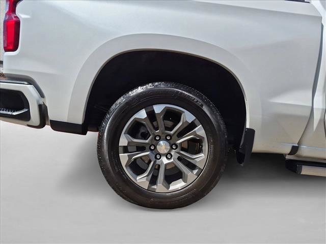 Used 2022 Chevrolet Silverado 1500 High Country w/ Z71 Off-Road Package AWD/4WD image 24