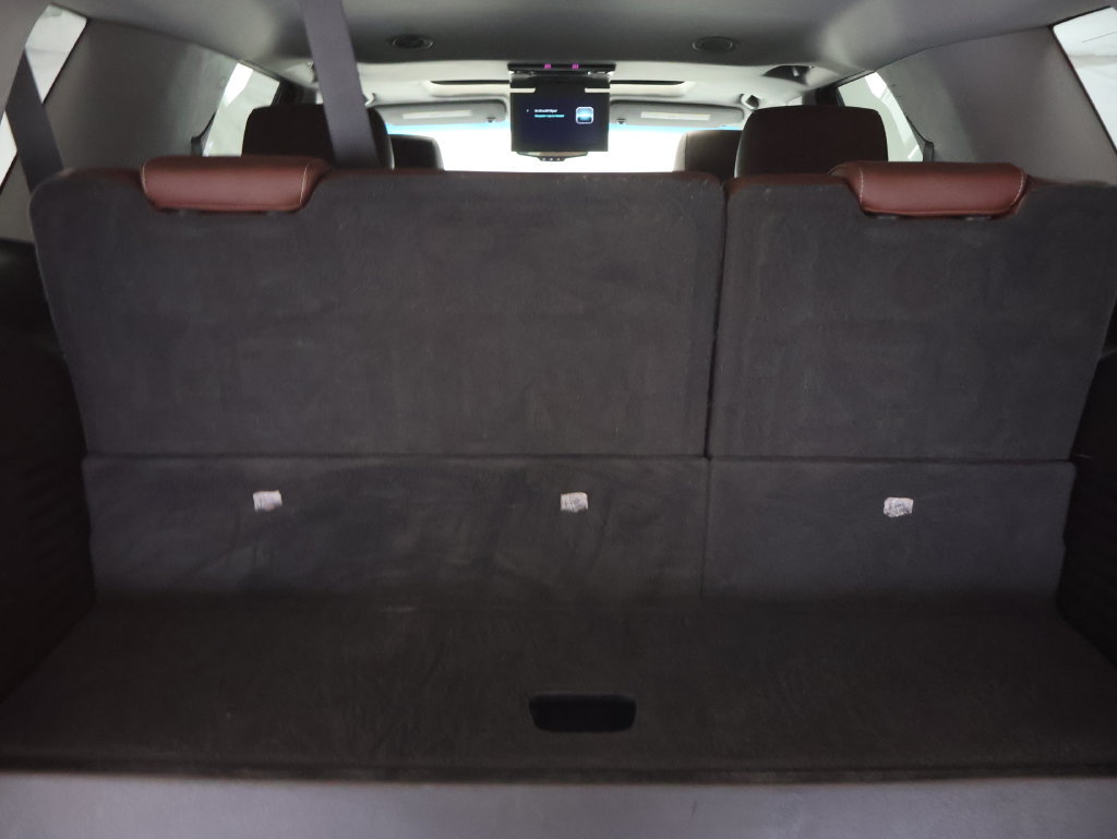 Used 2019 Chevrolet Tahoe Premier w/ Premier Plus Edition AWD/4WD image 15
