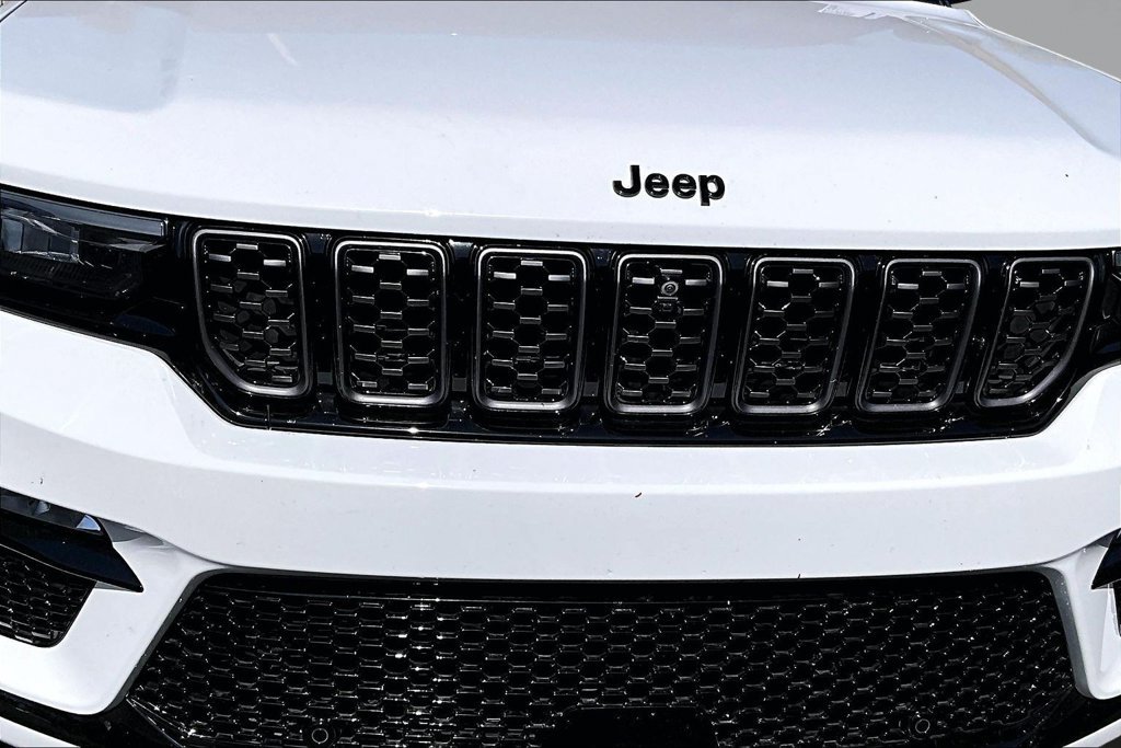 Used 2025 Jeep Grand Cherokee Summit w/ Obsidian Package AWD/4WD image 27