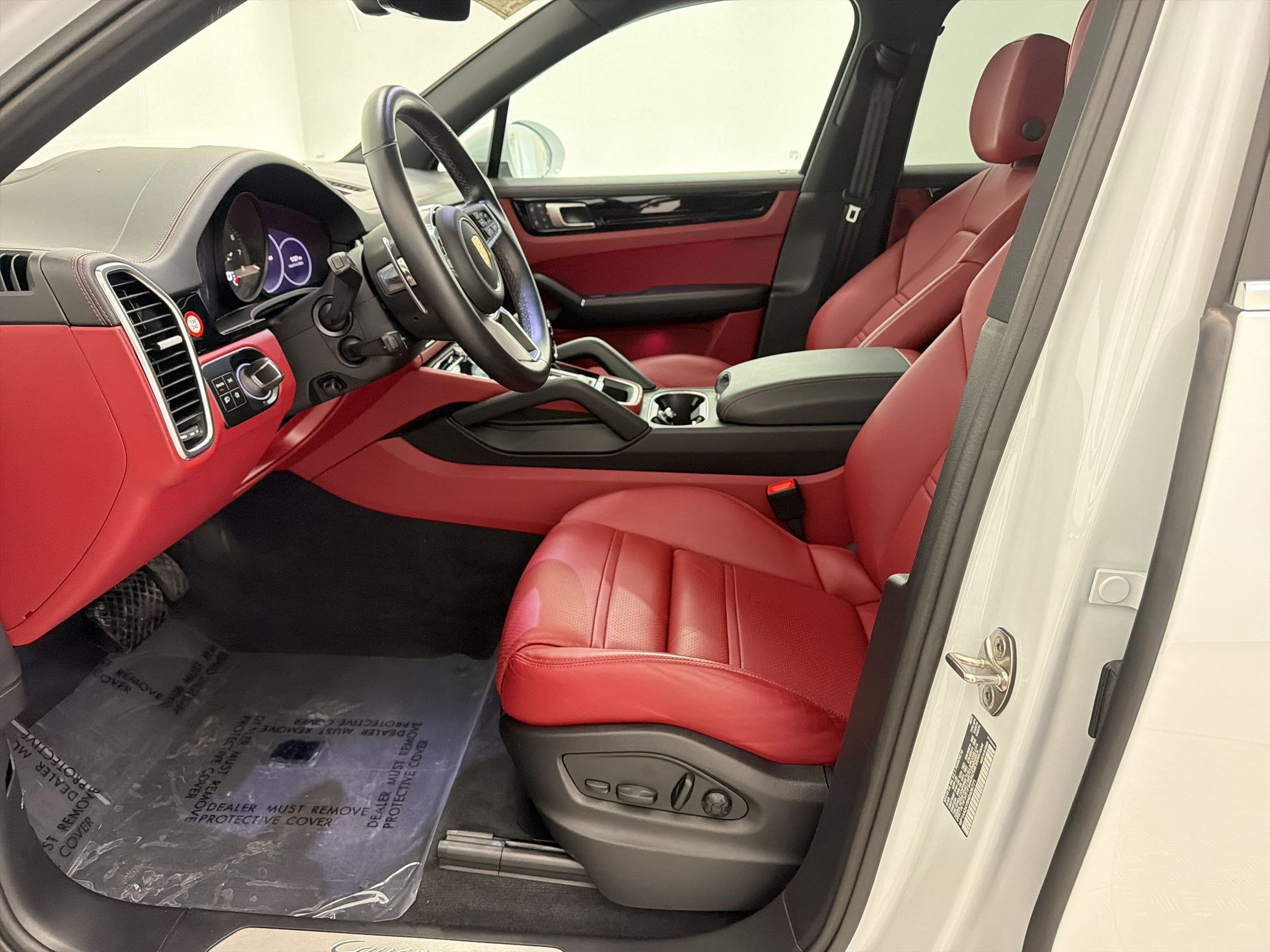 Certified 2022 Porsche Cayenne AWD/4WD image 5