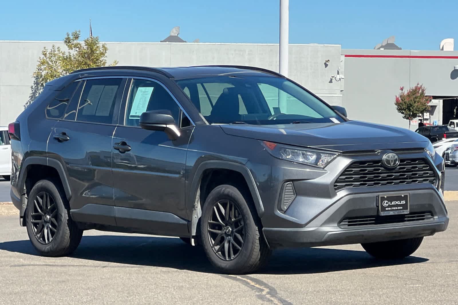 Used 2019 Toyota RAV4 LE FWD image 5