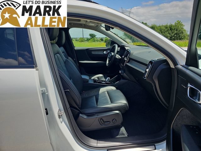 Used 2023 Volvo XC40 B4 Ultimate FWD image 28
