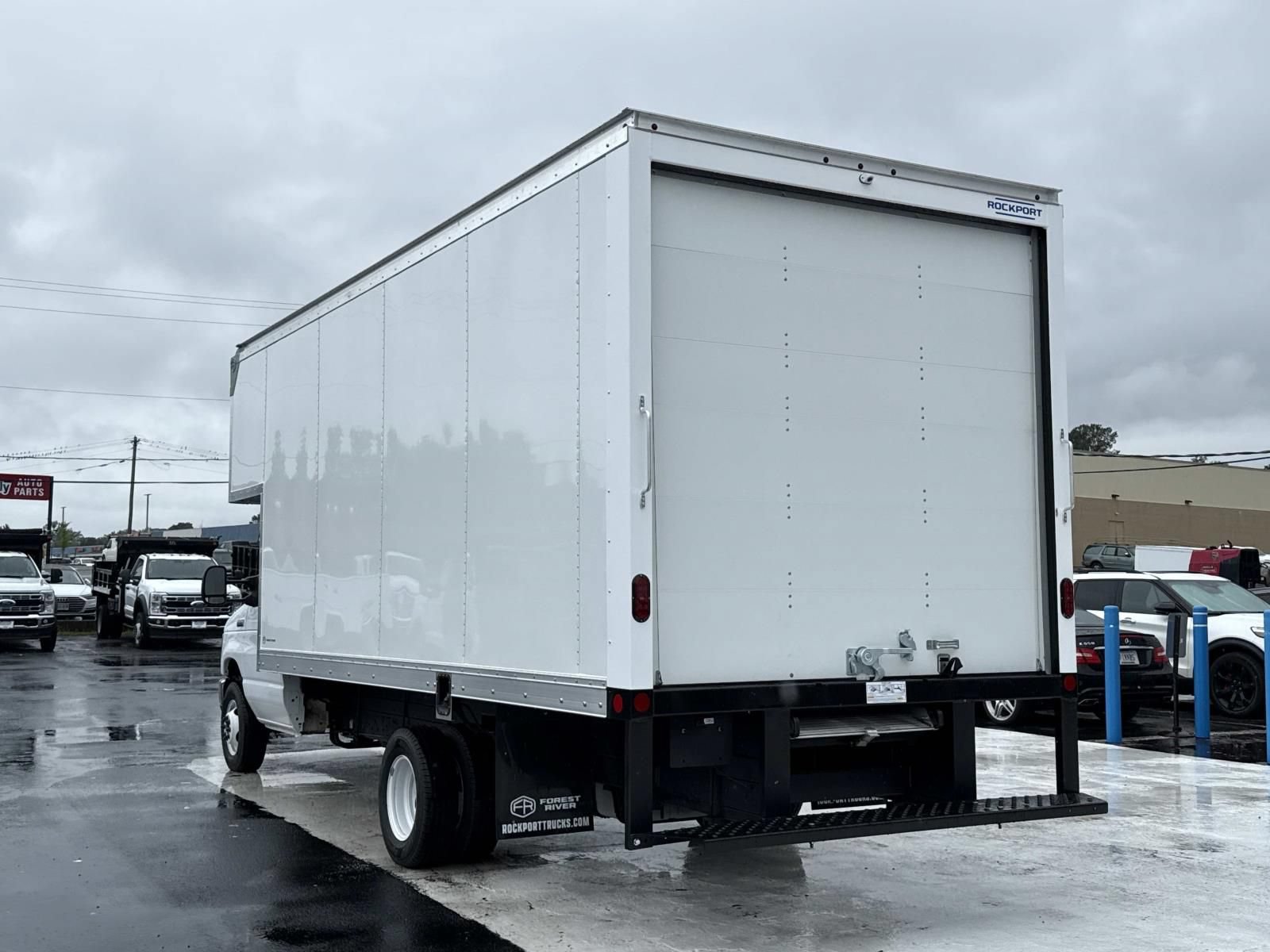 New 2027 Ford E-450 and Econoline 450 Super Duty w/ Power Equipment Group RWD image 5