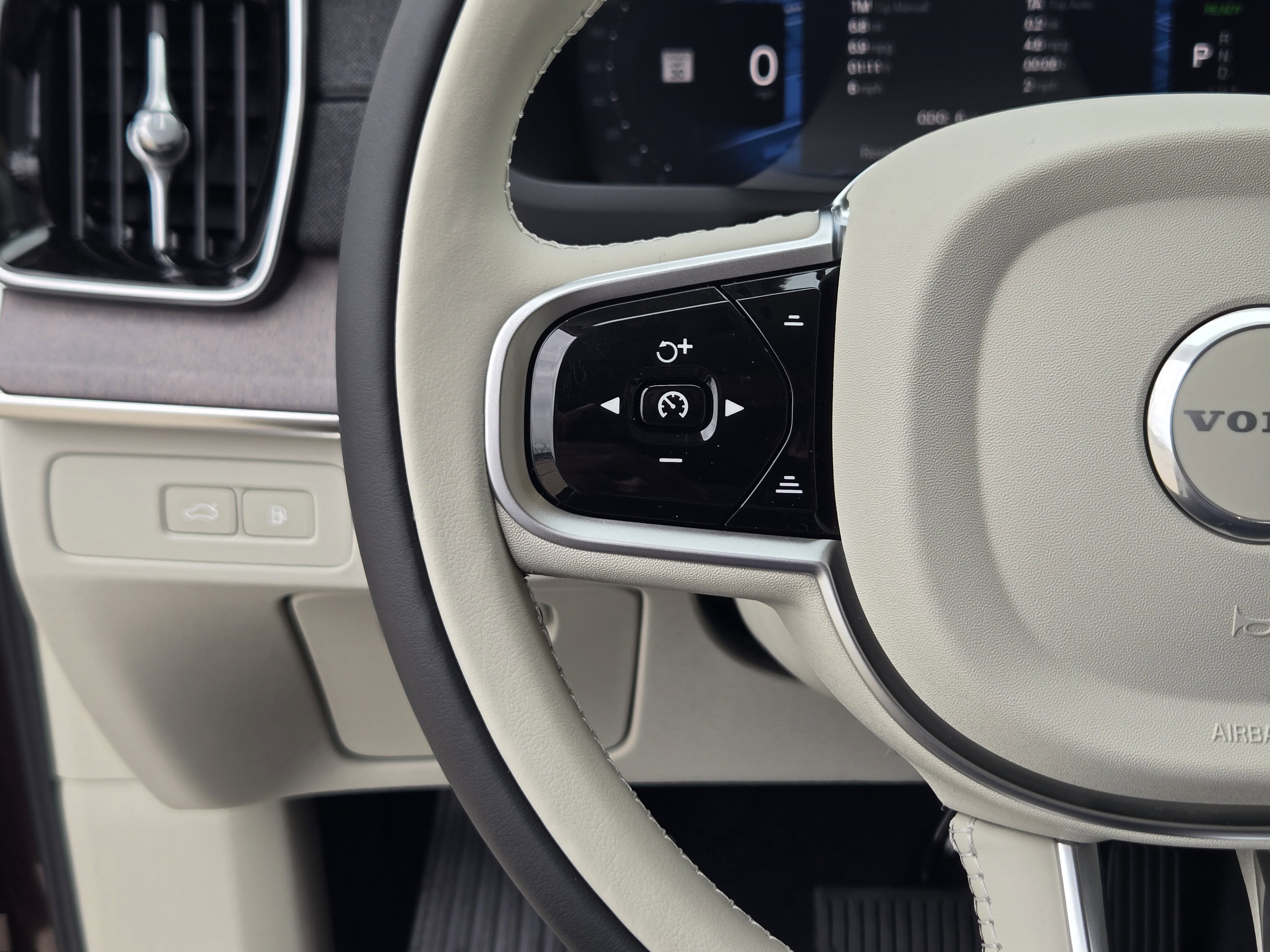 New 2026 Volvo XC90 T8 Ultra w/ Protection Package Premier image 21