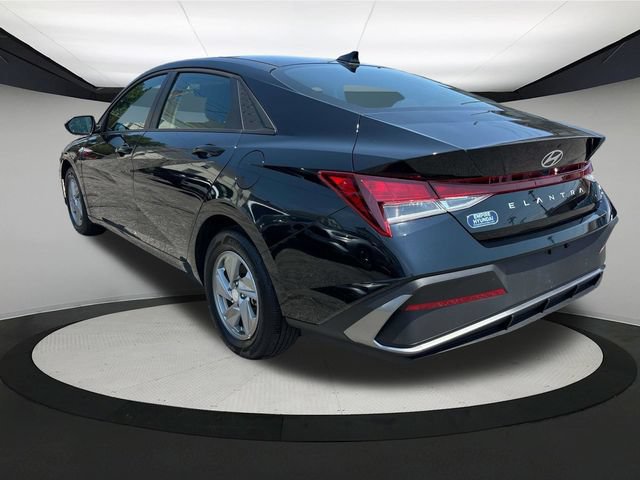 Used 2025 Hyundai Elantra SE FWD image 3