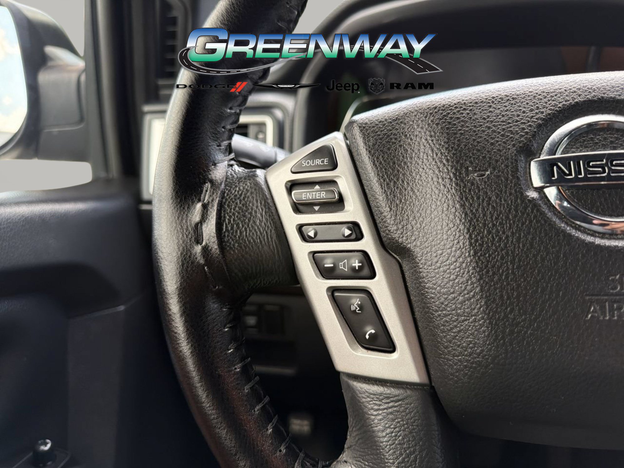 Used 2019 Nissan Titan SV w/ SV Convenience Package RWD image 27