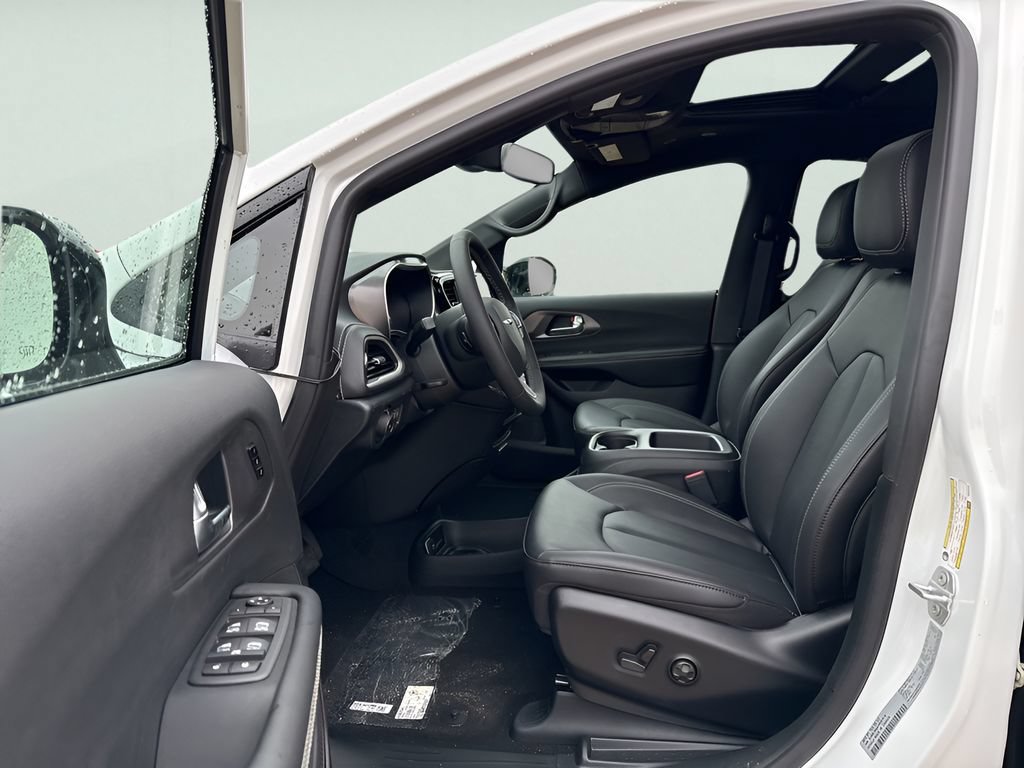 New 2026 Chrysler Pacifica Select AWD/4WD image 22