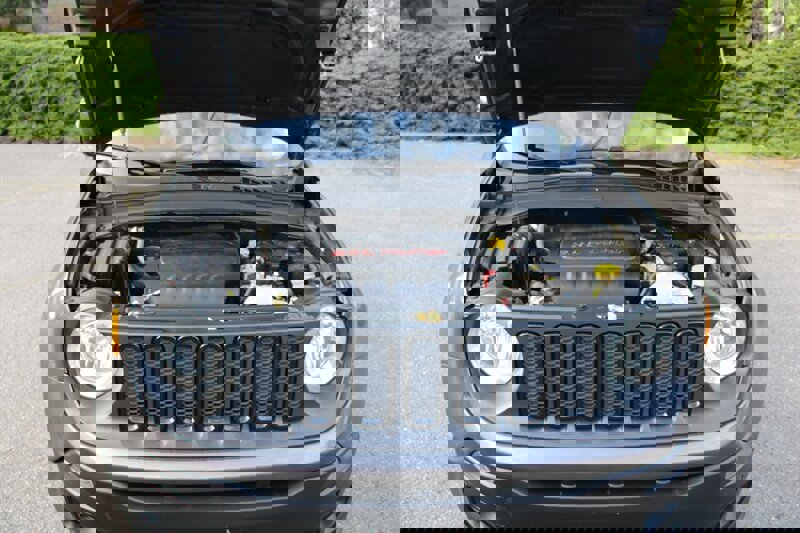 Used 2017 Jeep Renegade Altitude AWD/4WD image 19