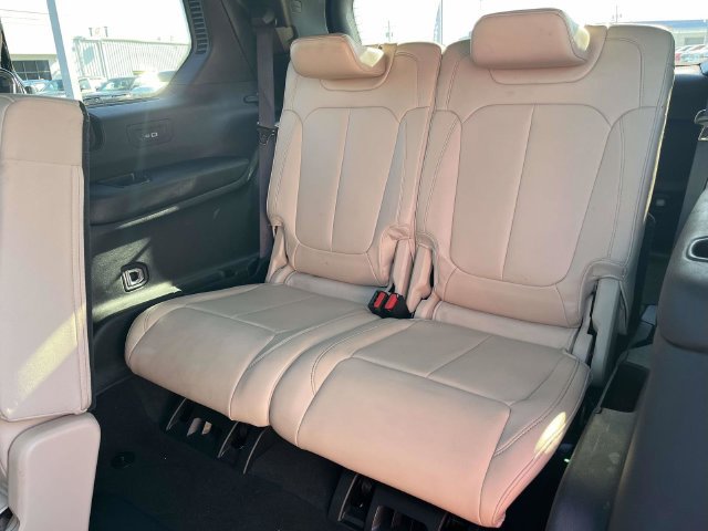 Used 2023 Jeep Grand Cherokee L Limited AWD/4WD image 17