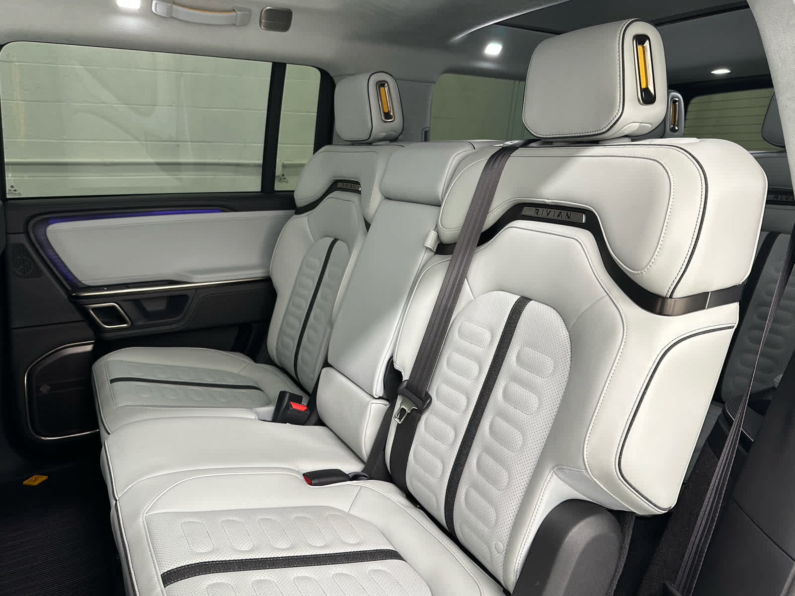 Used 2024 Rivian R1S Adventure Dual AWD/4WD image 15