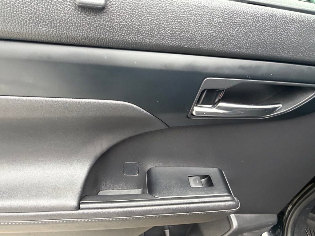 Used 2020 Toyota Highlander XLE image 18