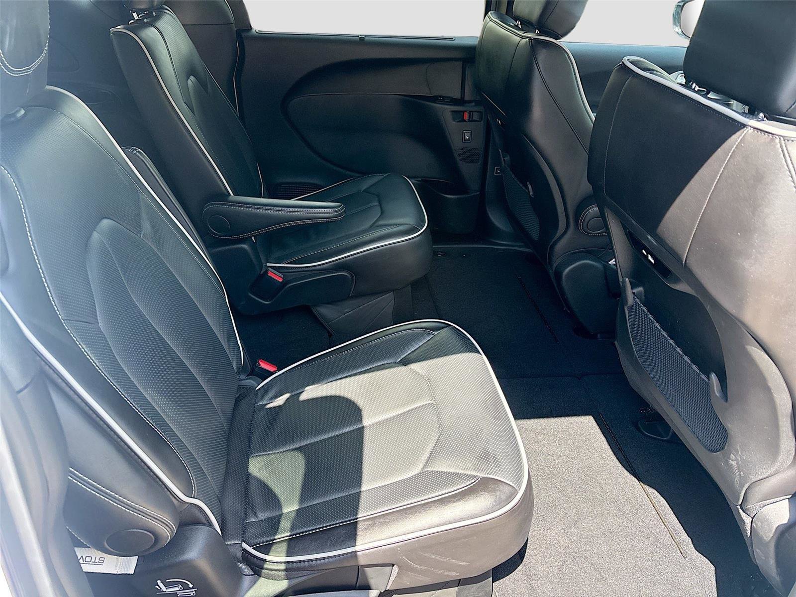 Used 2026 Chrysler Pacifica Limited FWD image 30