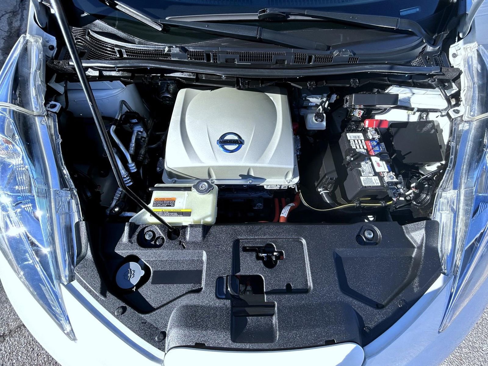 Used 2015 Nissan Leaf SL w/ Premium Package image 24