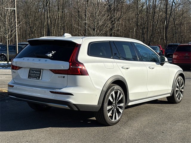 Used 2024 Volvo V60 B5 Cross Country Ultimate image 2