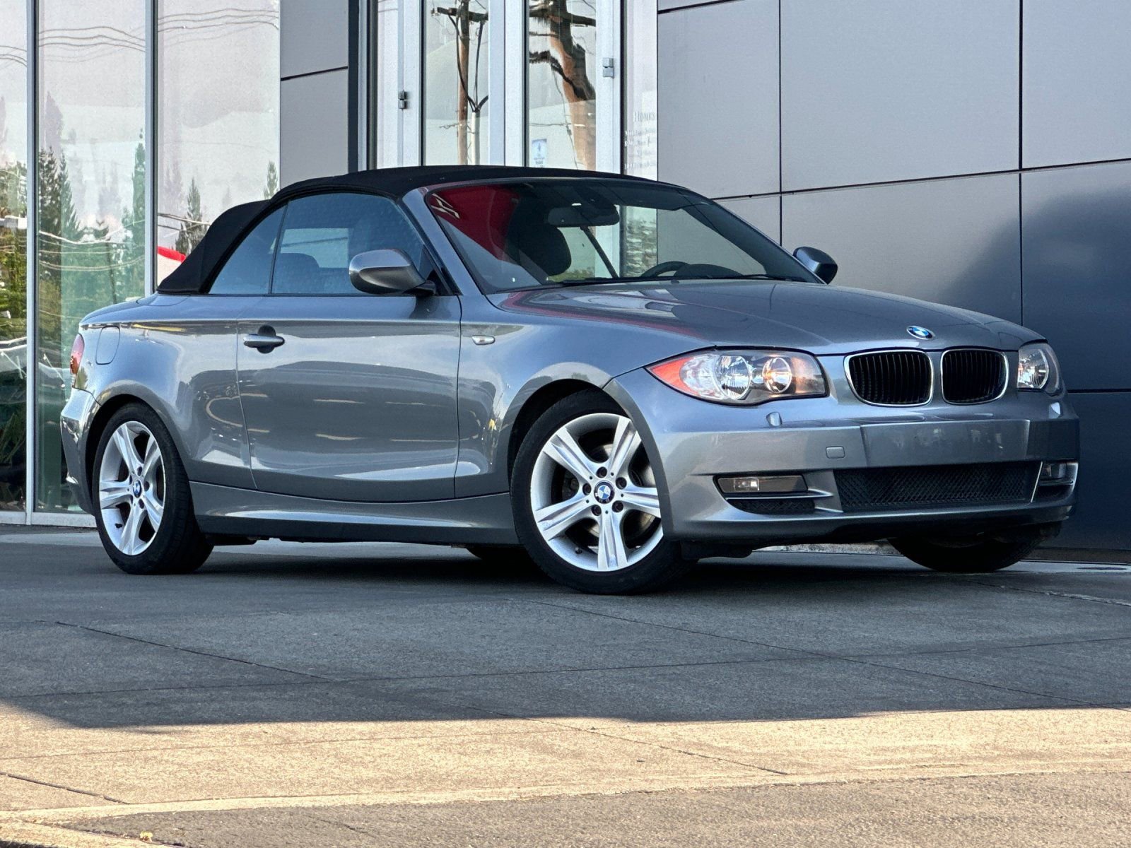 Used 2011 BMW 128i Convertible RWD image 2