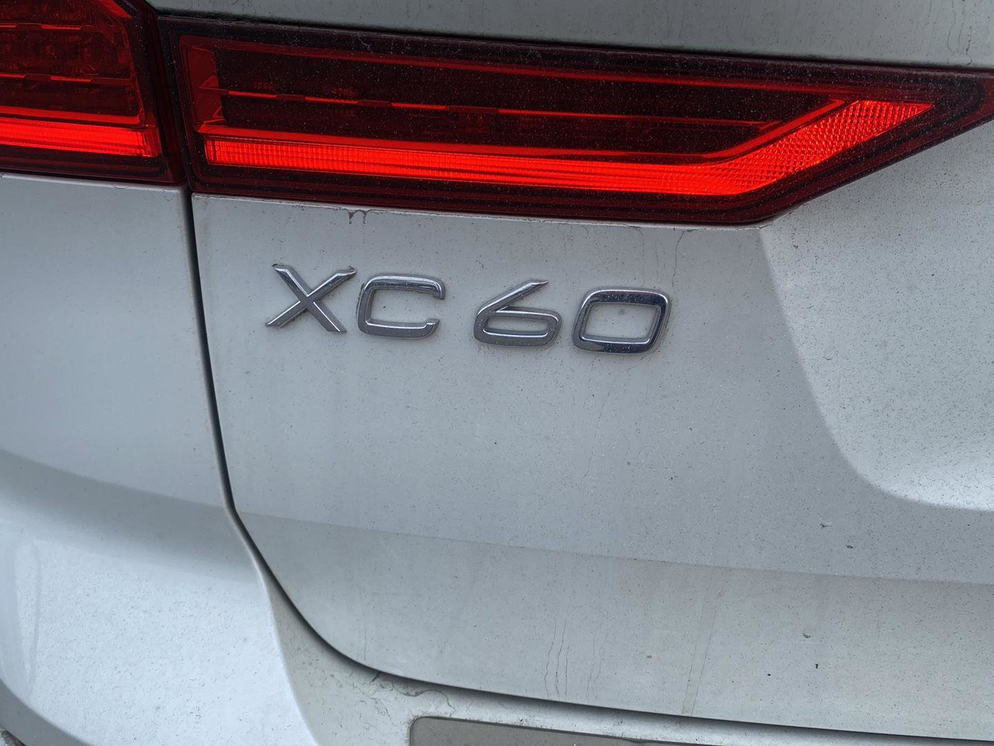 Used 2018 Volvo XC60 T6 Momentum w/ Advanced Package image 12