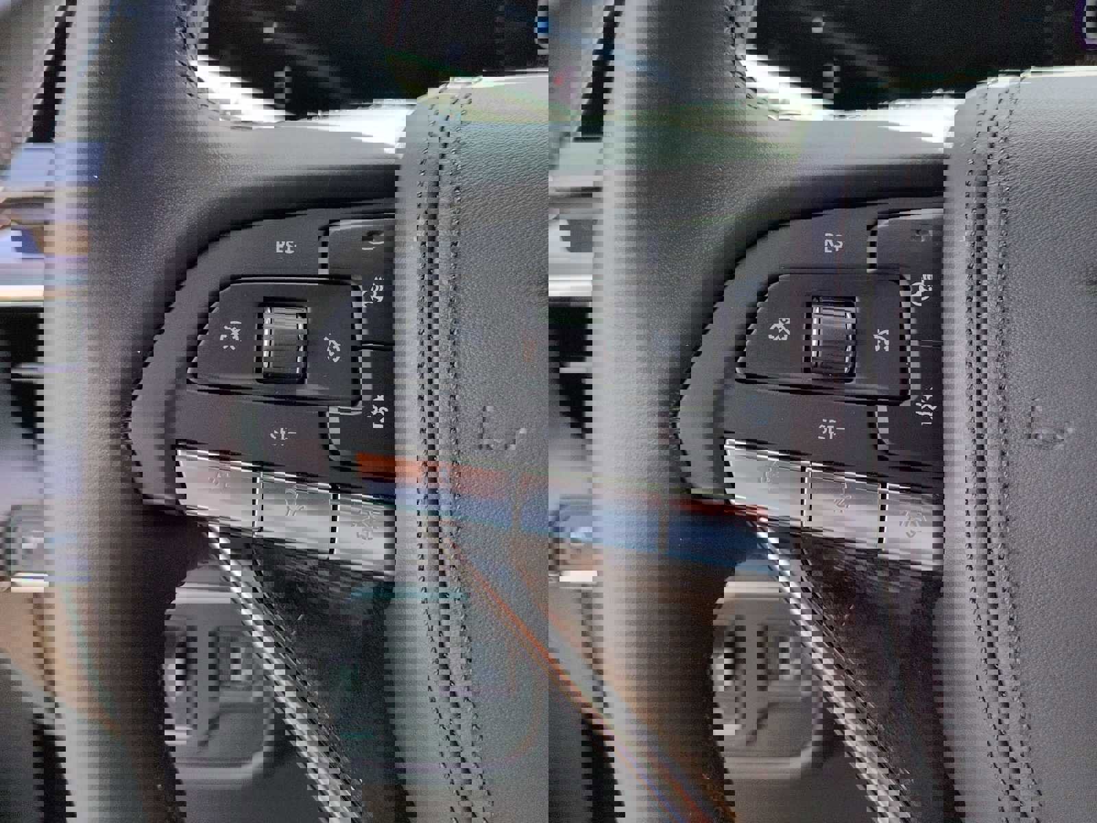 Certified 2024 Cadillac Escalade ESV Sport Platinum w/ LPO, ONYX Package AWD/4WD image 15