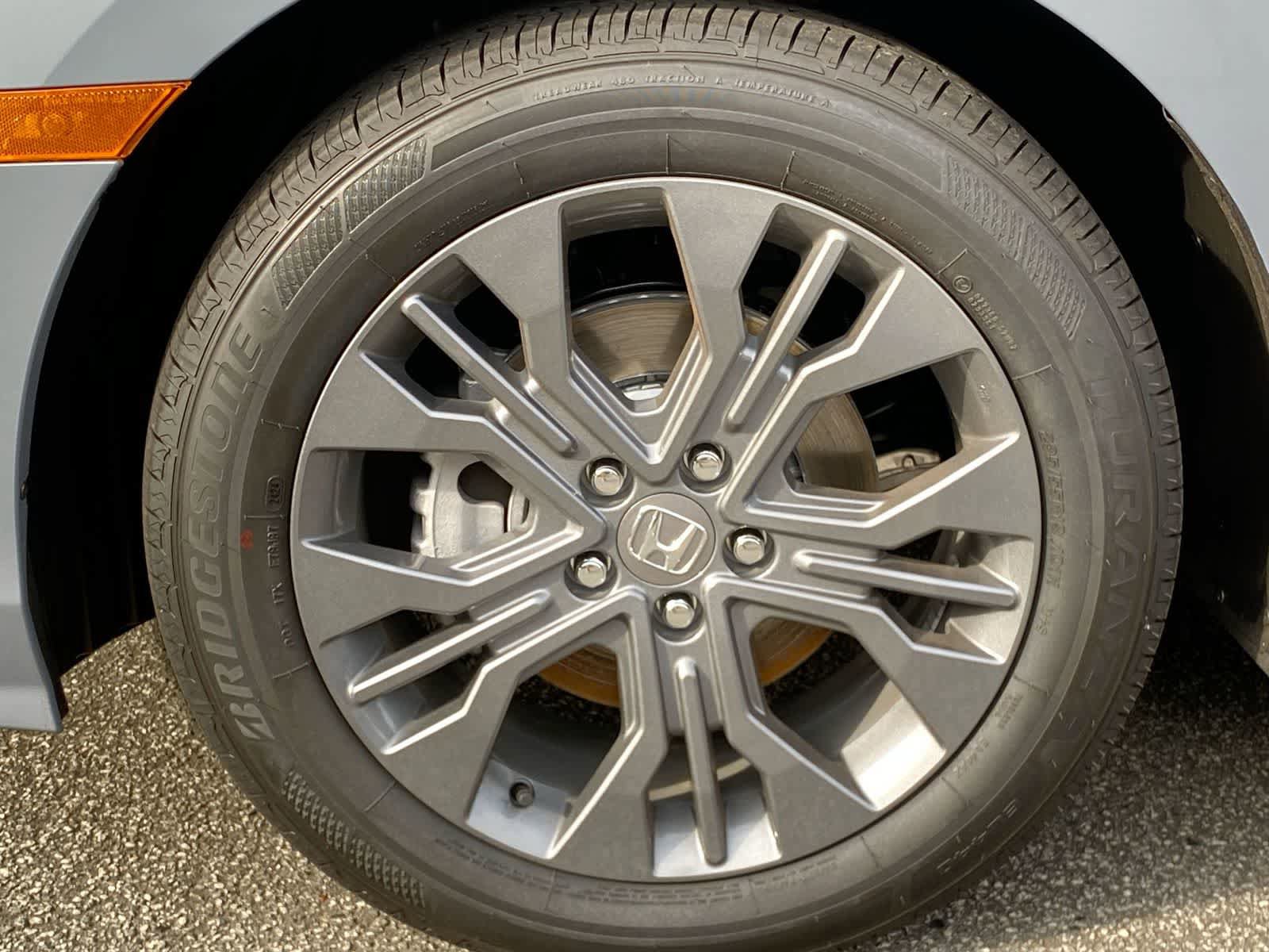 New 2026 Honda Odyssey Touring image 7