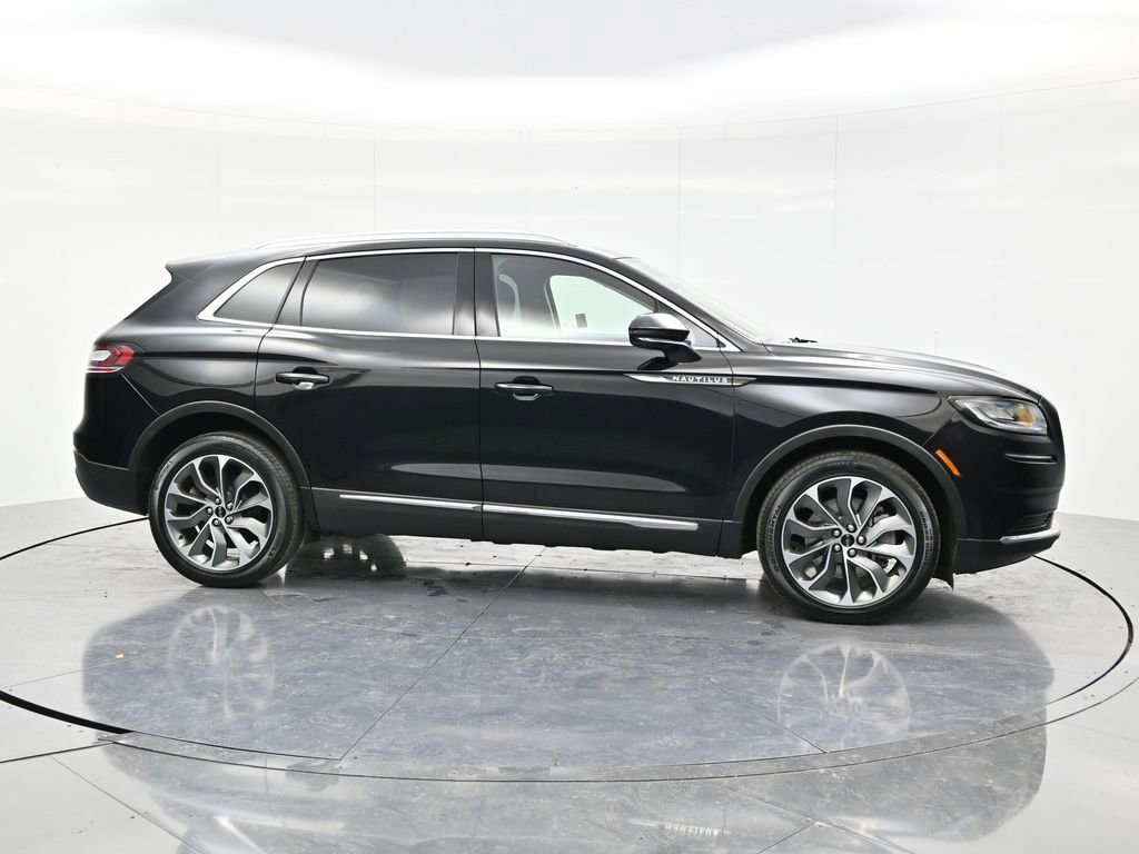 Used 2022 Lincoln Nautilus Reserve AWD/4WD image 4