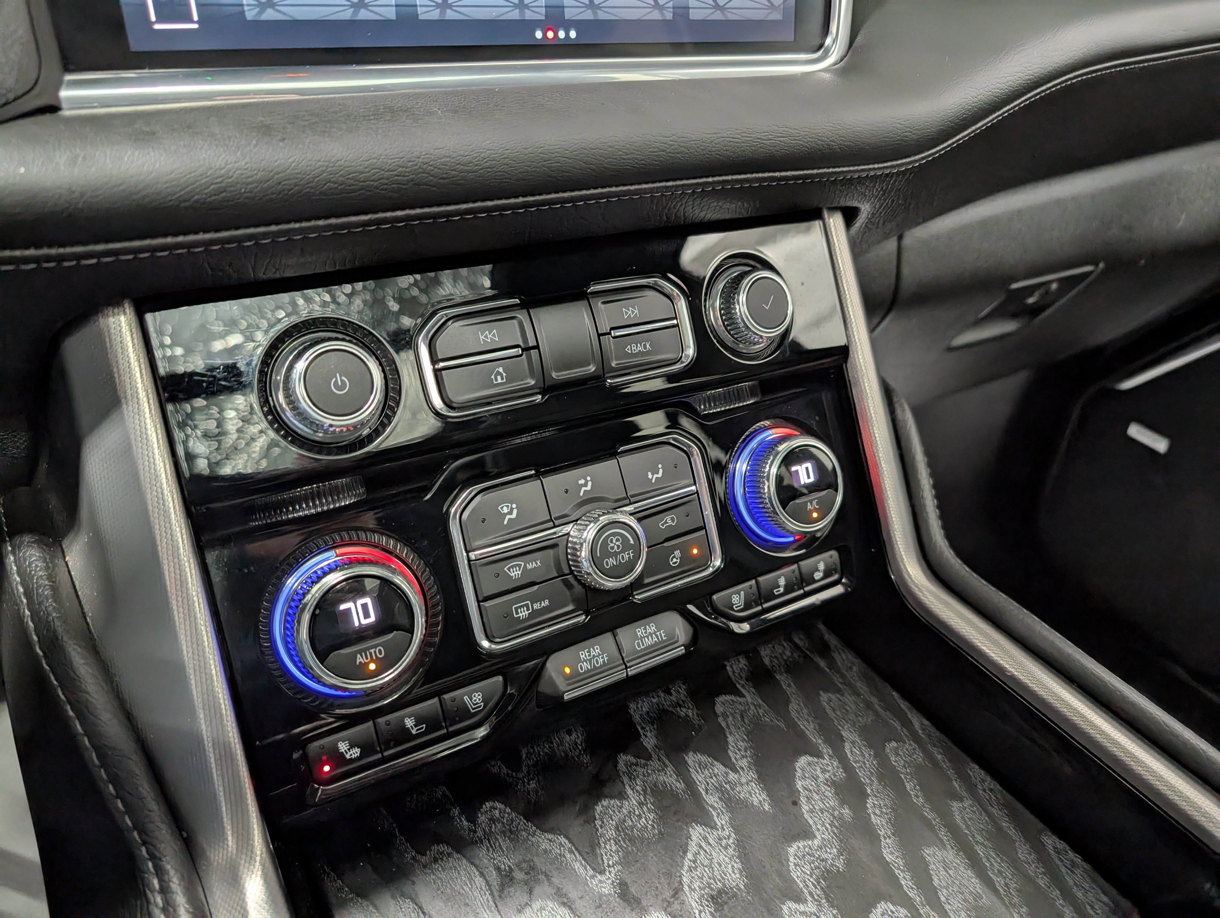 Used 2023 GMC Yukon XL Denali w/ Advanced Technology Package image 28