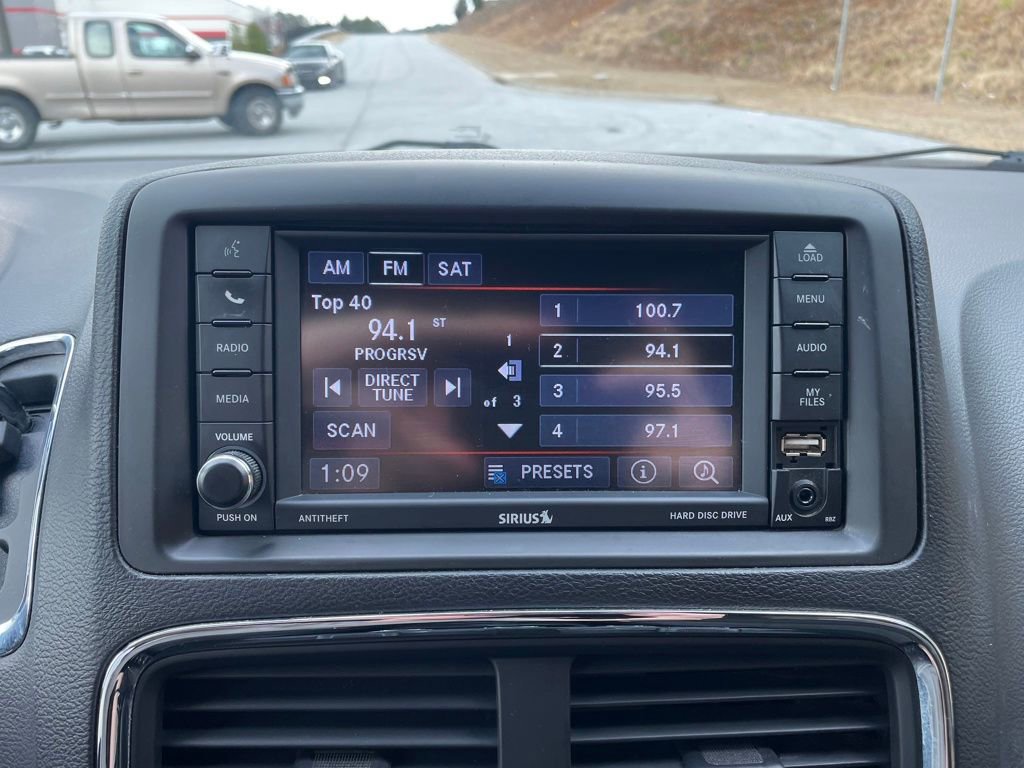 Used 2018 Dodge Grand Caravan SE image 16