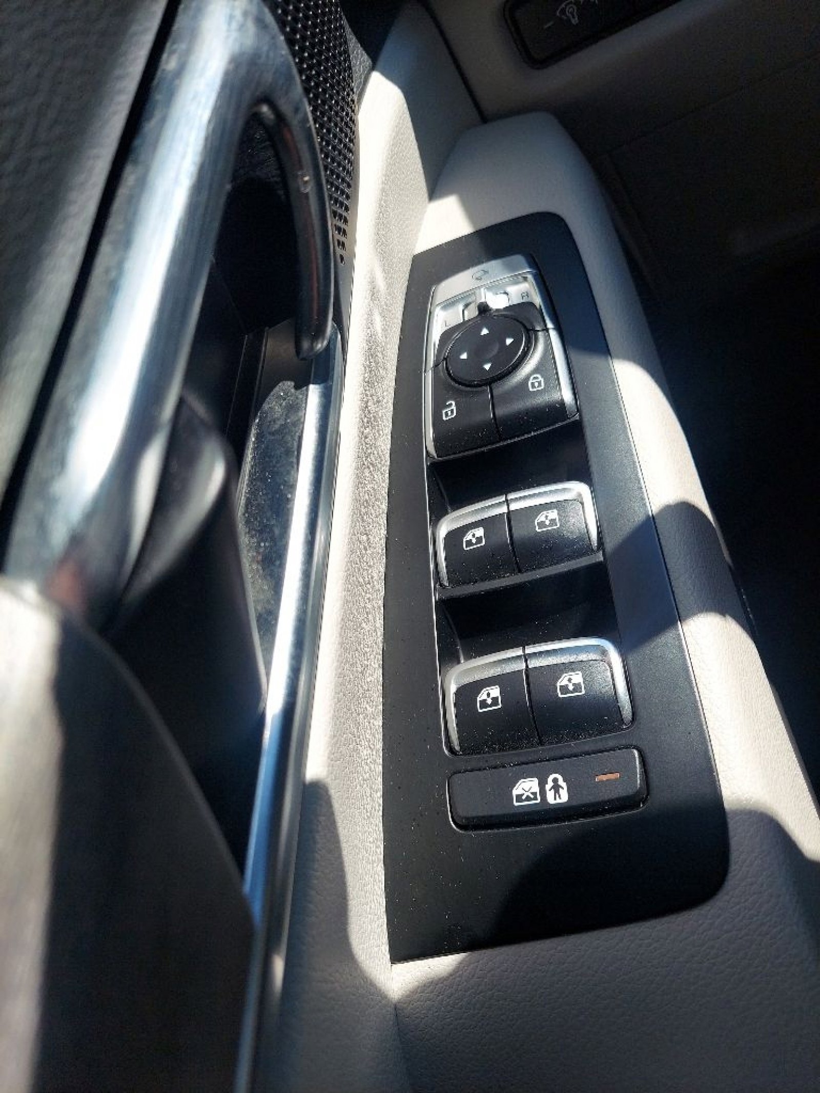 Used 2022 Kia Telluride EX w/ EX Premium Package AWD/4WD image 17