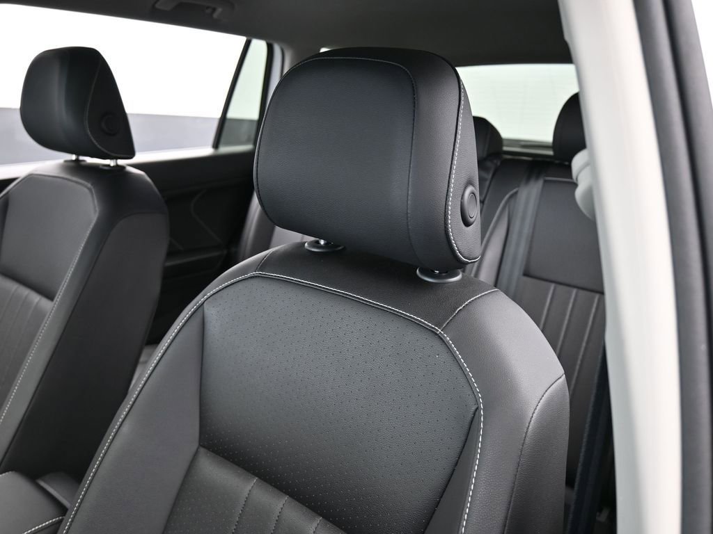 Used 2023 Volkswagen Tiguan SE image 16