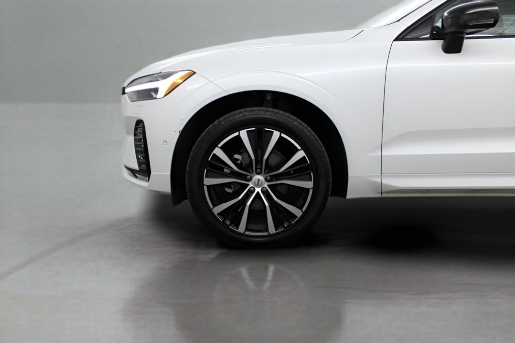Used 2025 Volvo XC60 B5 Ultra image 10