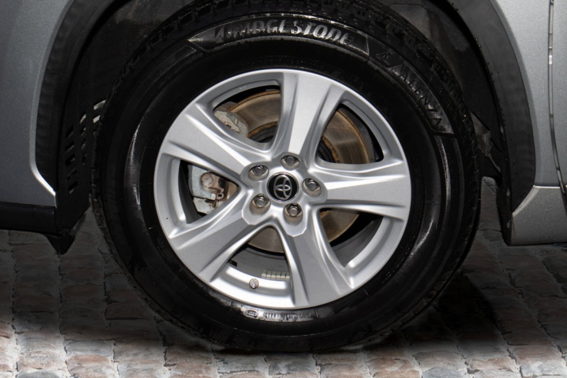 Used 2020 Toyota Highlander L image 36