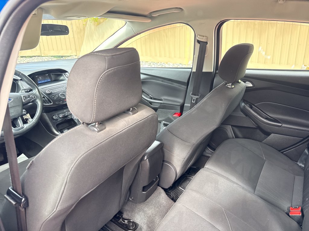 Used 2018 Ford Focus SE w/ Cold Weather Package FWD image 22
