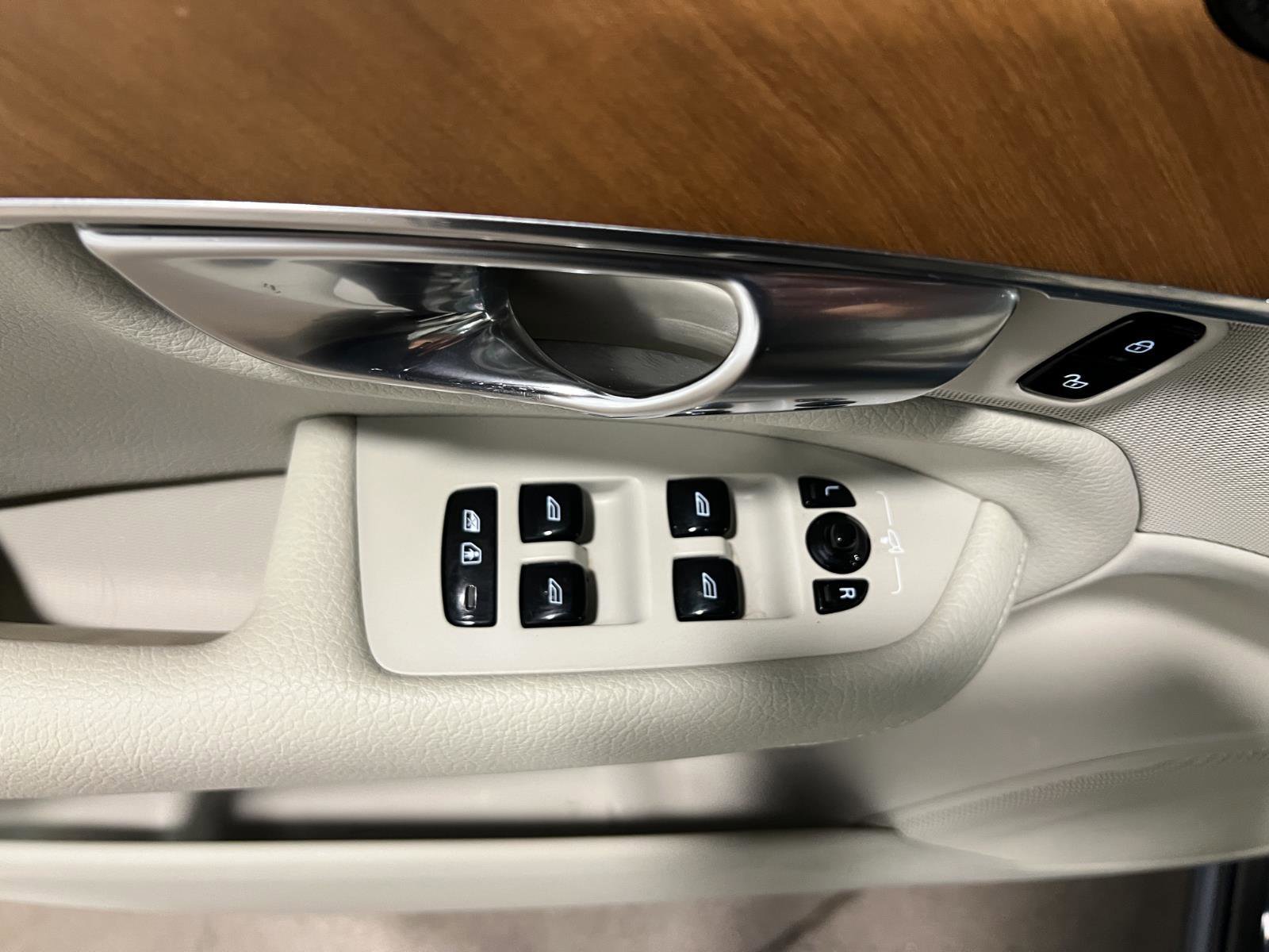 Used 2022 Volvo XC90 T8 Inscription Expression w/ Advanced Package image 27