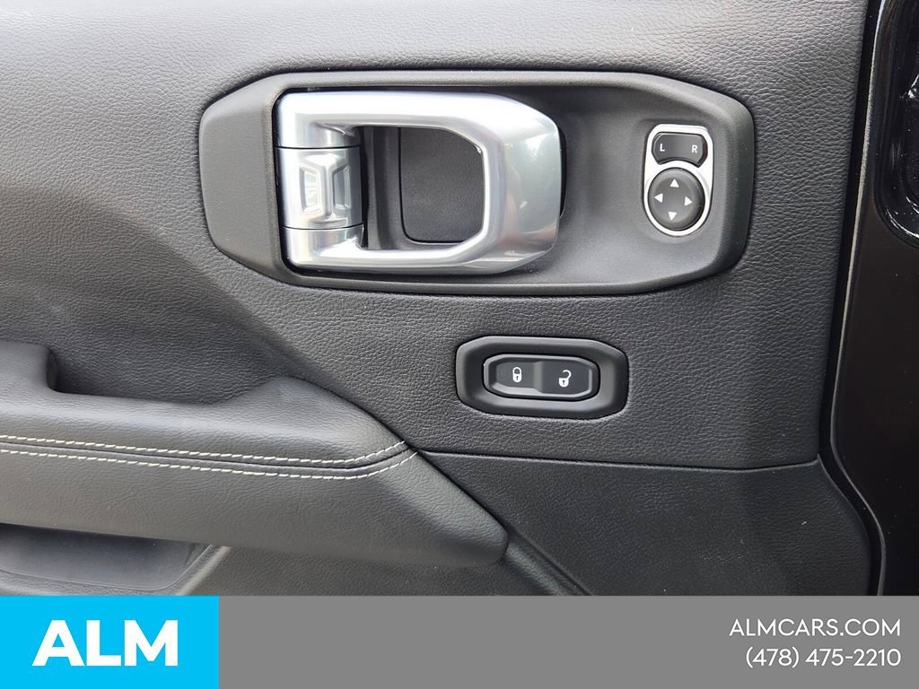 Used 2021 Jeep Wrangler Unlimited Sahara AWD/4WD image 31