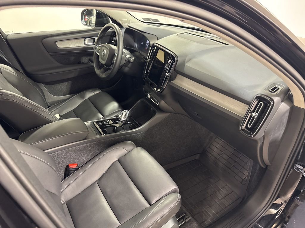 Used 2026 Volvo XC40 B5 Plus w/ Protection Package Premier image 27