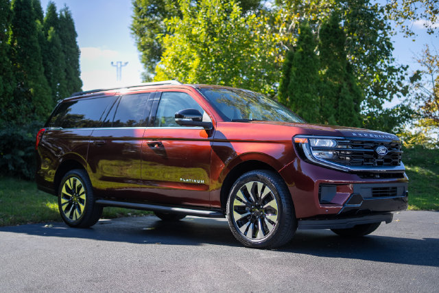 New 2027 Ford Expedition Max Platinum AWD/4WD image 3