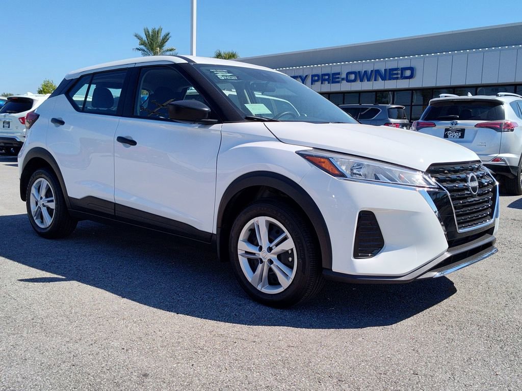 Used 2025 Nissan Kicks Play S image 10