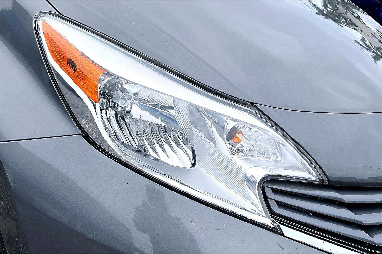 Used 2016 Nissan Versa Note SV image 34