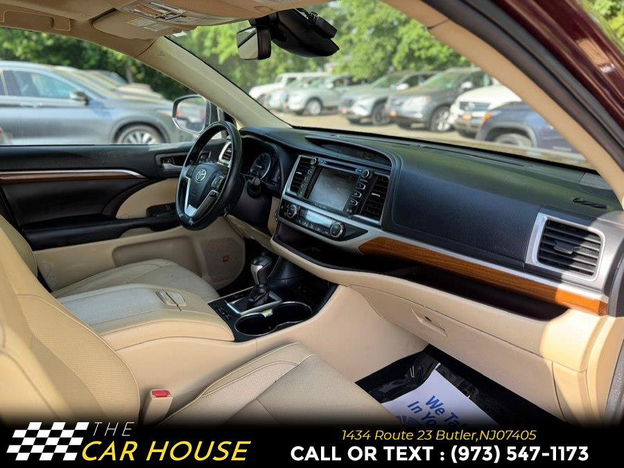 Used 2019 Toyota Highlander Limited Platinum FWD image 27