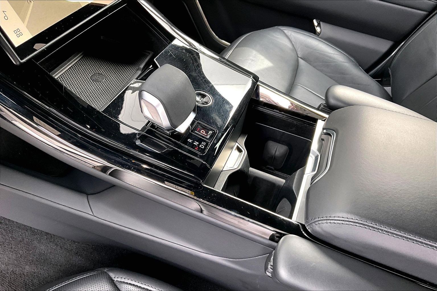 Used 2024 Land Rover Range Rover Sport Dynamic SE image 17