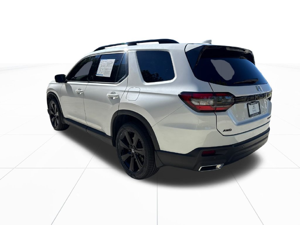 Certified 2025 Honda Pilot Black Edition image 6