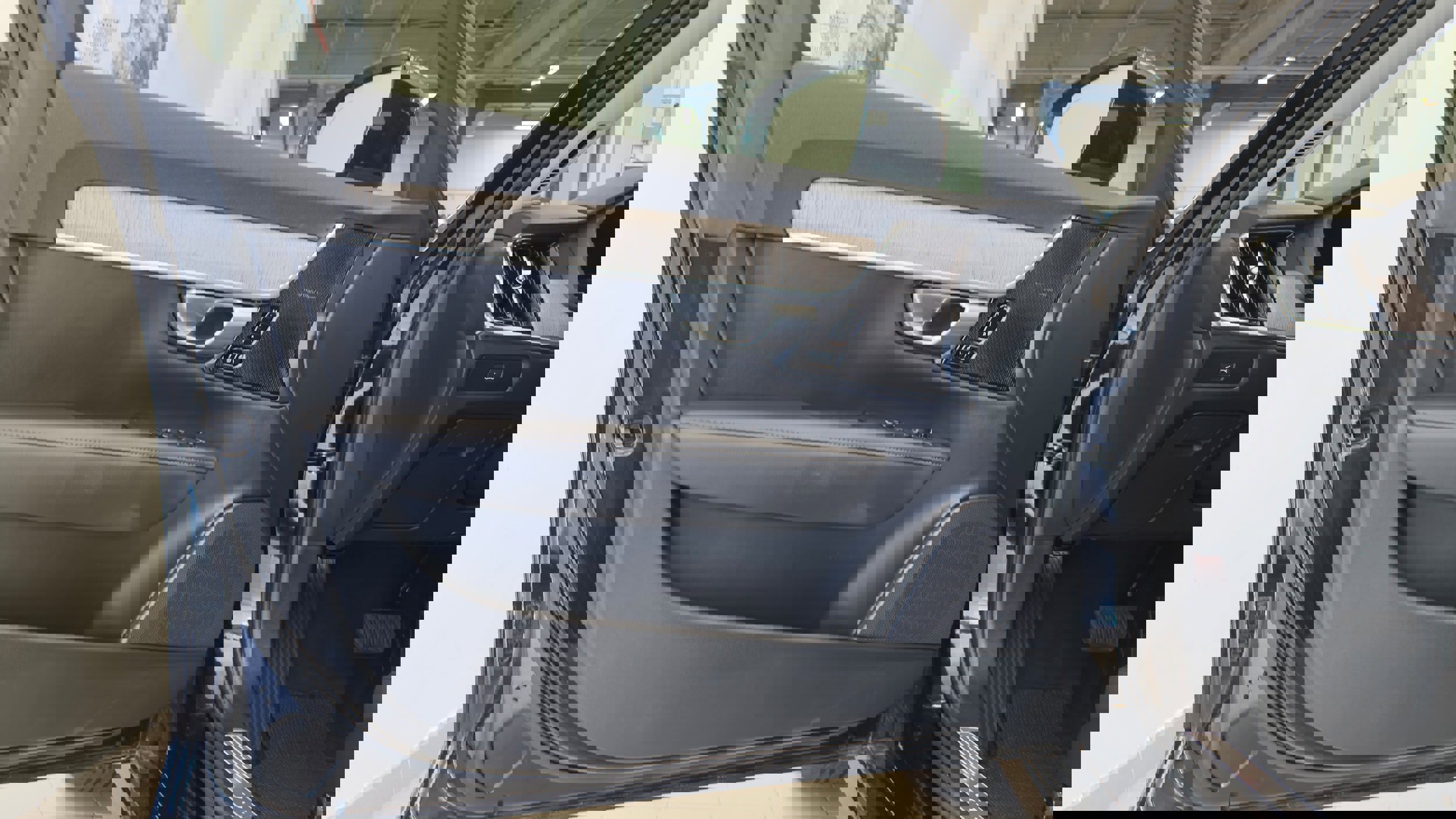 Used 2024 Volvo V90 B6 Cross Country Plus image 24