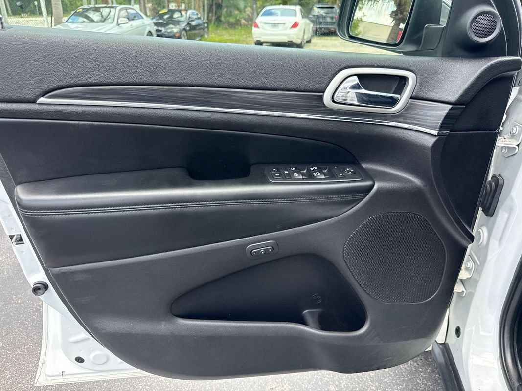 Used 2020 Jeep Grand Cherokee Limited AWD/4WD image 9
