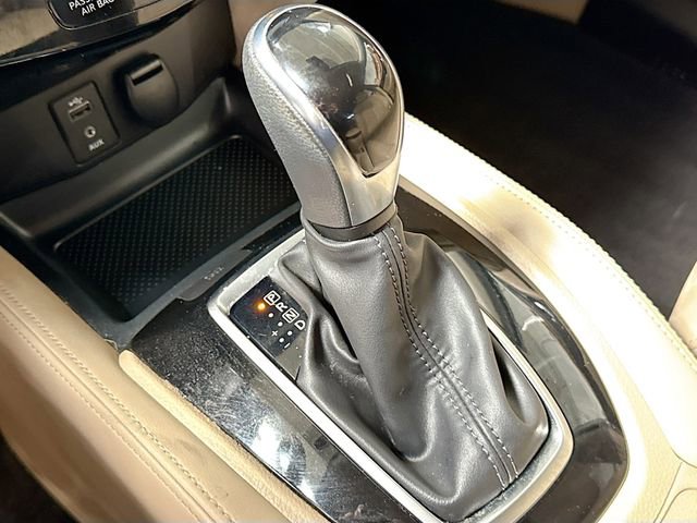 Used 2017 Nissan Rogue SL image 18