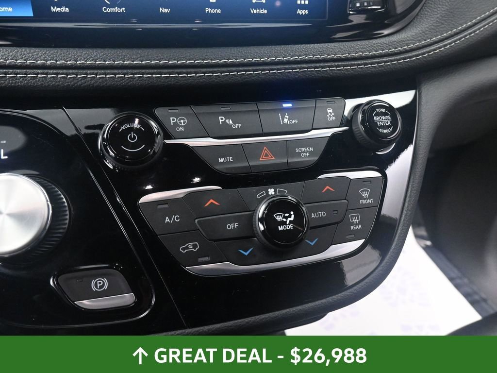 Used 2024 Chrysler Pacifica Select image 40