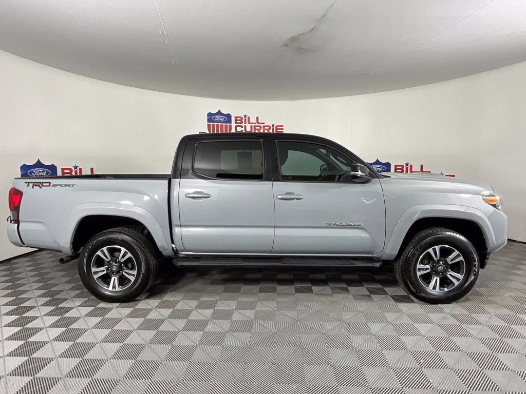 Used 2019 Toyota Tacoma TRD Sport RWD image 2