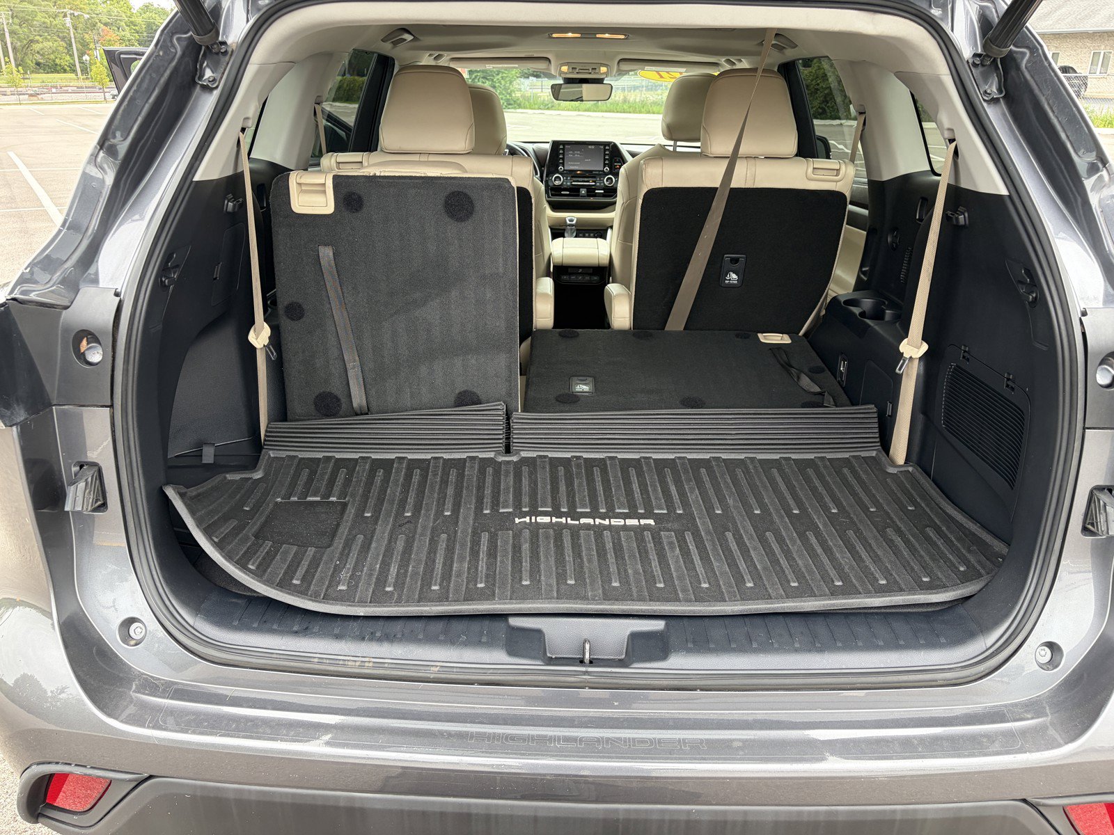 Used 2021 Toyota Highlander XLE AWD/4WD image 30