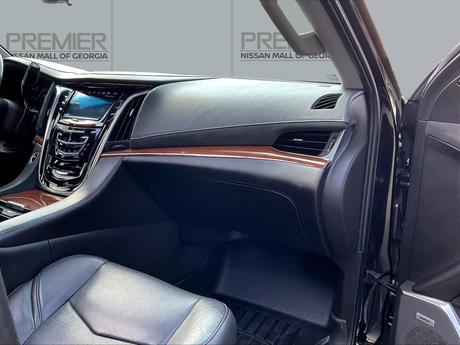 Used 2019 Cadillac Escalade Luxury AWD/4WD image 27