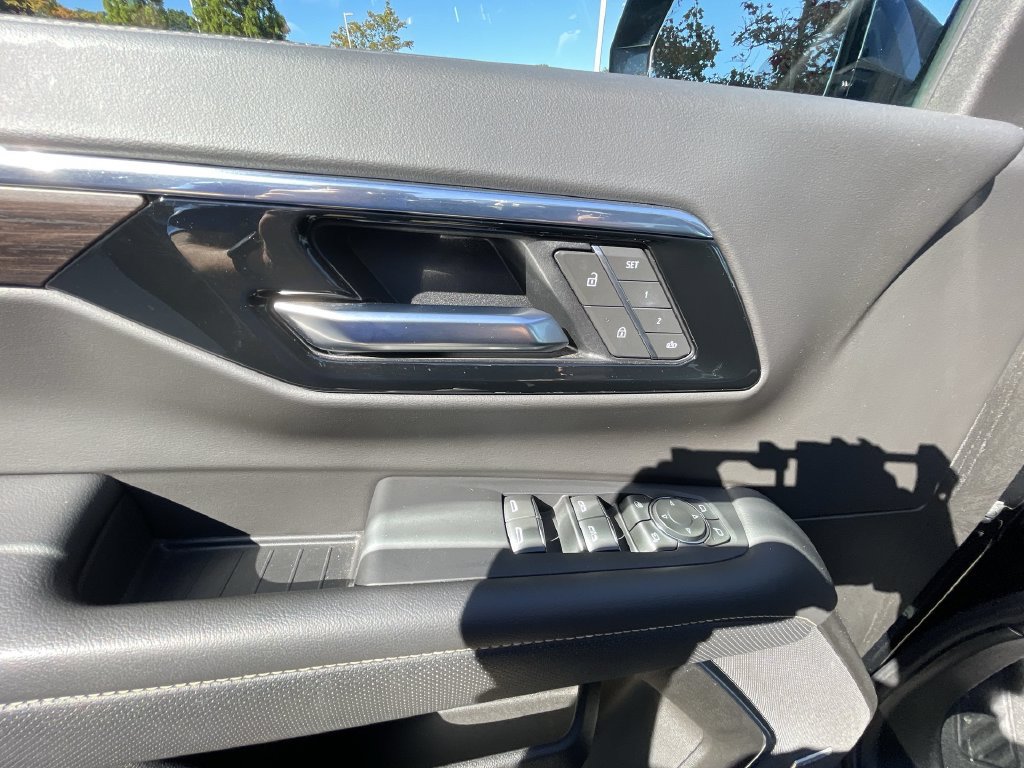 Certified 2025 Chevrolet Tahoe Premier RWD image 23