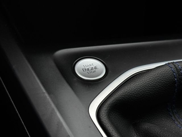 Used 2022 Volkswagen Golf R image 17