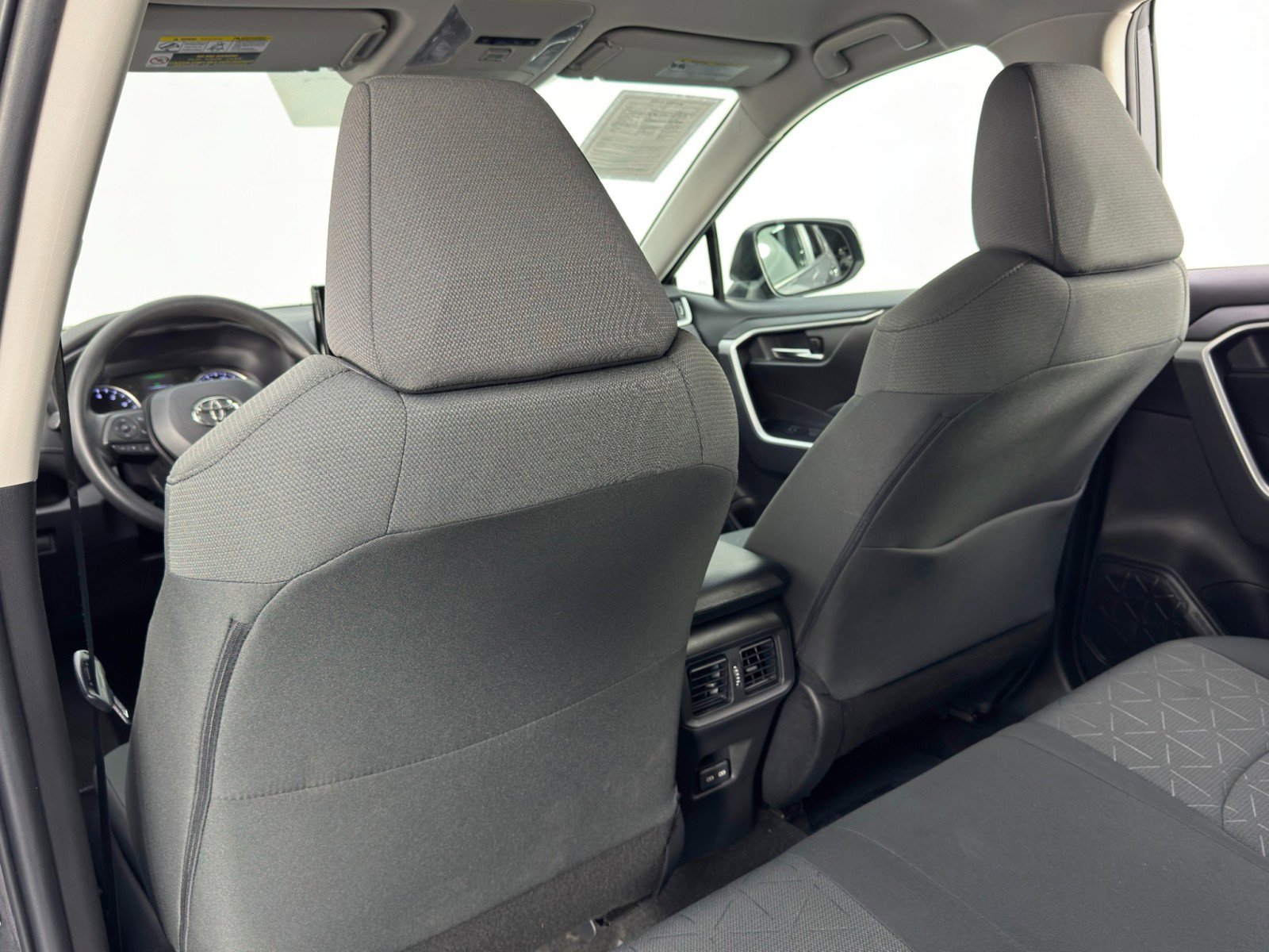 Used 2022 Toyota RAV4 XLE image 30