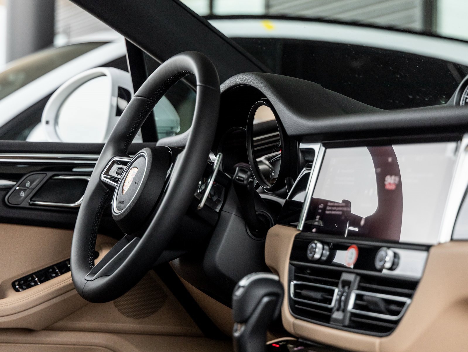 Used 2025 Porsche Macan image 43